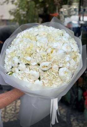 White Elagance bouquet