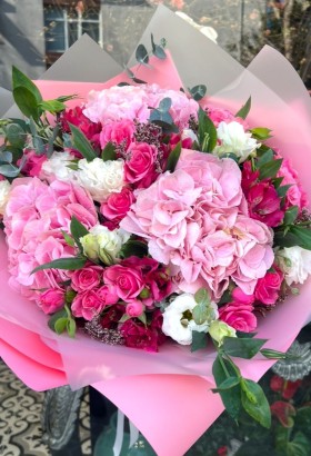 Hydrangea & Sprayroses Bouquet