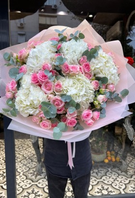 white and pink bouquet