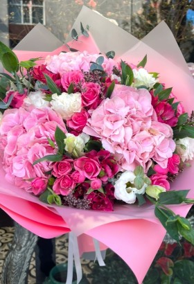 Hydrangea & Sprayroses Bouquet